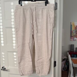 GAP Women's Cream Striped Capris